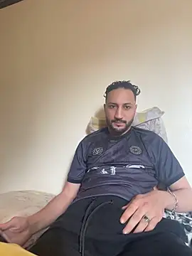 Snapshot of legende59 chatting on May 7, 12:43 pm legende59 online show from May 7, 12:43 pm