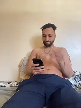 Snapshot of legende59 chatting on May 12, 12:02 pm legende59 online show from May 12, 12:02 pm