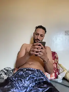 Snapshot of legende59 chatting on May 31, 1:07 pm legende59 online show from May 31, 1:07 pm