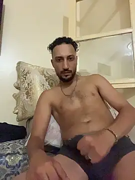 Snapshot of legende59 chatting on June 10, 11:24 pm legende59 online show from June 10, 11:24 pm