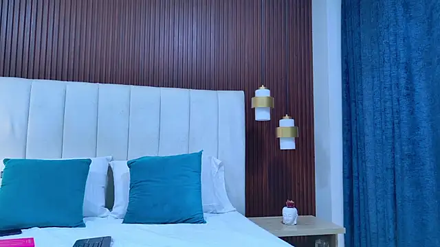 VegaSara online show from May 8, 8:25 pm