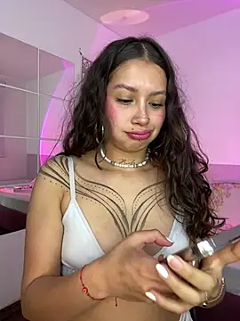Snapshot of Dreanaa chatting on May 14, 8:26 pm Dreanaa online show from May 14, 8:26 pm