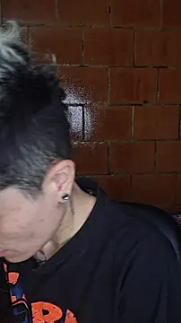 Snapshot of Megan-c chatting on April 7, 4:02 am Megan-c online show from April 7, 4:02 am