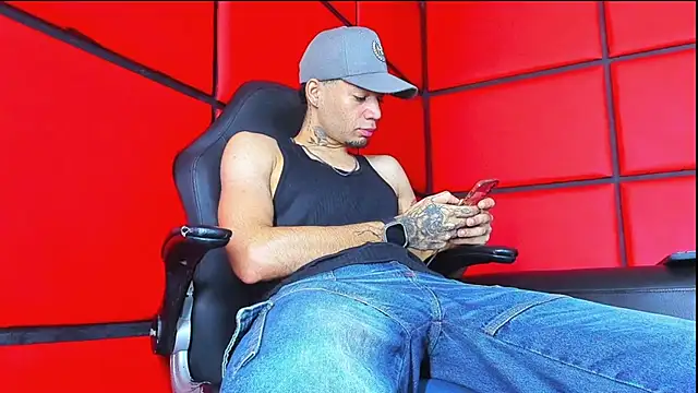 Daniel huge22 online show from May 13, 1:52 pm