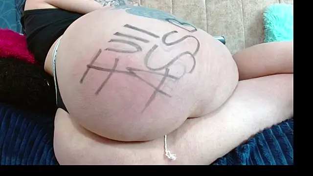 Snapshot of Melanie_Slut_nasty chatting on June 6, 8:57 pm Melanie Slut nasty online show from June 6, 8:57 pm