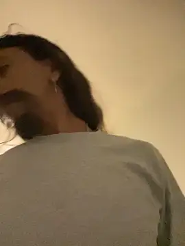 Snapshot of HDGarc chatting on April 8, 5:18 am HDGarc online show from April 8, 5:18 am