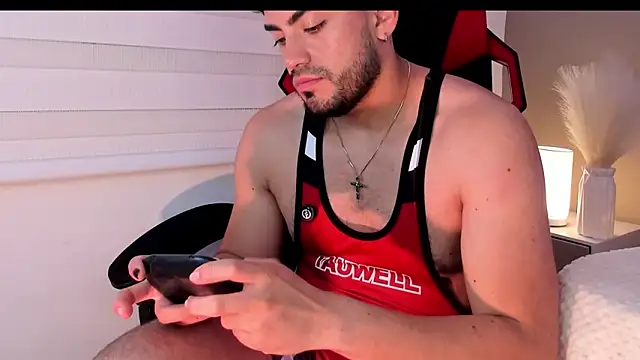 Snapshot of Alexander_Diazz chatting on April 18, 7:58 pm Alexander Diazz online show from April 18, 7:58 pm