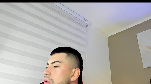 Snapshot of Alexander_Diazz chatting on April 23, 1:35 pm Alexander Diazz online show from April 23, 1:35 pm