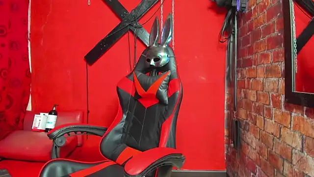 Bombomks online show from April 16, 8:31 pm