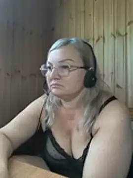 Snapshot of White-Chocolatte chatting on June 4, 7:47 am White-Chocolatte online show from June 4, 7:47 am