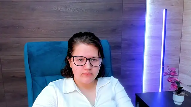 trynotbeingshy online show from April 15, 8:32 am