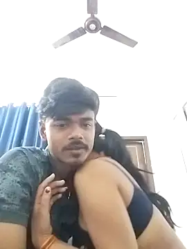 Snapshot of Love-Birdss chatting on April 8, 8:42 pm Love-Birdss online show from April 8, 8:42 pm