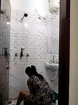 Snapshot of Love-Birdss chatting on April 15, 9:27 am Love-Birdss online show from April 15, 9:27 am