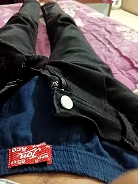 ekwjj online show from April 14, 7:20 pm