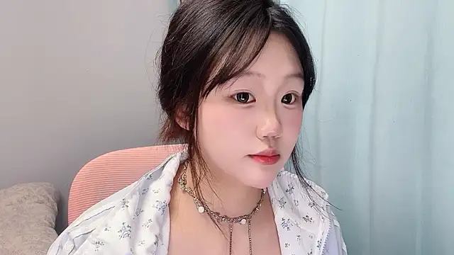 Snapshot of Lilababy00 chatting on April 19, 8:24 am Lilababy00 online show from April 19, 8:24 am