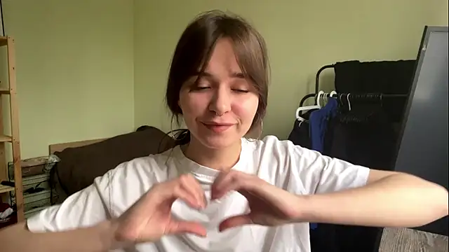 Snapshot of AngelTempt chatting on April 7, 1:22 pm AngelTempt online show from April 7, 1:22 pm