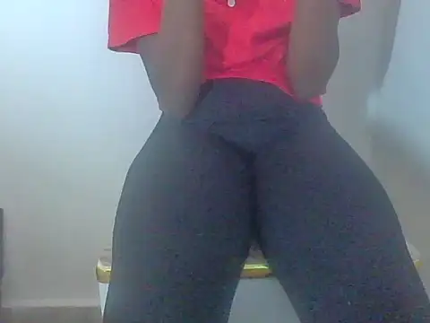 Snapshot of Momoe02 chatting on April 11, 8:35 pm Momoe02 online show from April 11, 8:35 pm