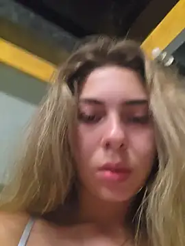 Snapshot of AylinRosee chatting on July 7, 2:03 am AylinRosee online show from July 7, 2:03 am