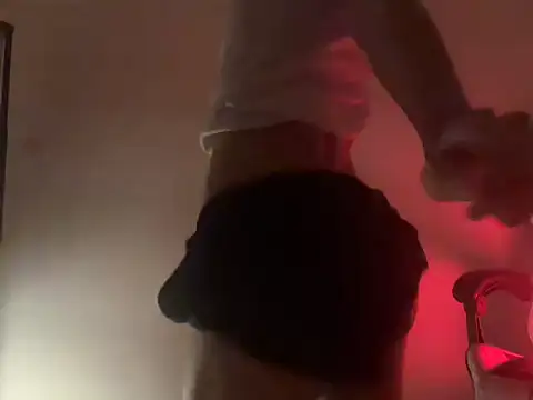 ojitosdegato online show from April 9, 2:11 am