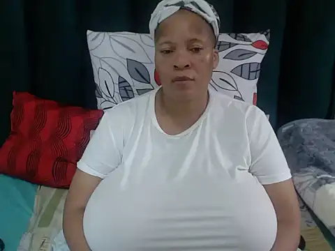 Snapshot of CaramelMelons78 chatting on April 24, 8:17 am CaramelMelons78 online show from April 24, 8:17 am
