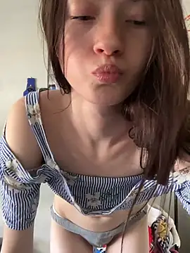 Snapshot of Munchkinbaby72318 chatting on April 17, 6:22 pm Munchkinbaby72318 online show from April 17, 6:22 pm