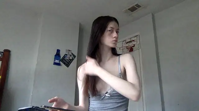 Snapshot of Munchkinbaby72318 chatting on May 19, 6:58 pm Munchkinbaby72318 online show from May 19, 6:58 pm