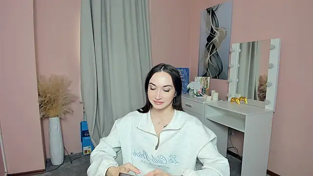 Snapshot of AngeleZeidler chatting on April 8, 6:46 am AngeleZeidler online show from April 8, 6:46 am