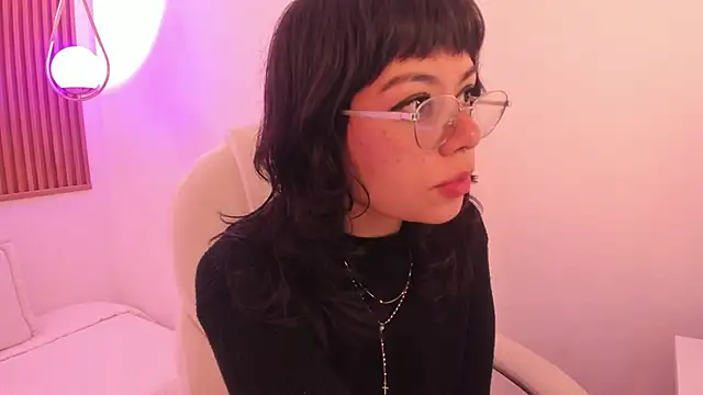 Snapshot of ghostmila chatting on April 11, 3:44 am ghostmila online show from April 11, 3:44 am