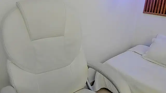 ghostmila online show from May 5, 1:02 am