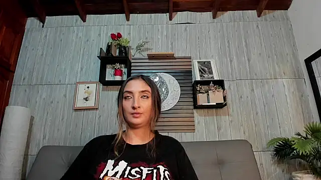 Snapshot of Alucarda666 chatting on June 21, 9:06 pm Alucarda666 online show from June 21, 9:06 pm
