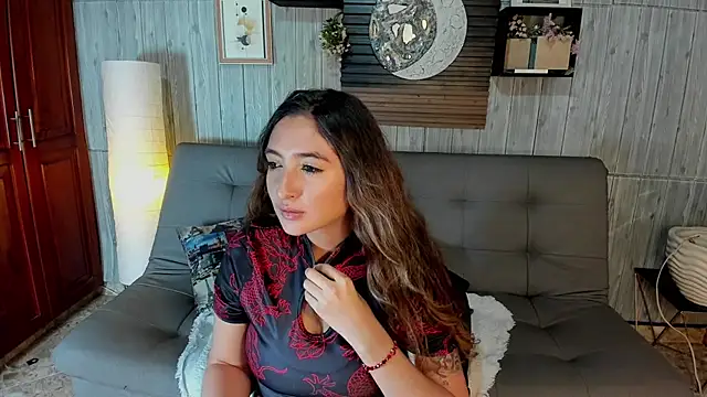 Snapshot of Alucarda666 chatting on June 25, 8:35 pm Alucarda666 online show from June 25, 8:35 pm