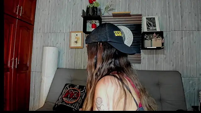 Snapshot of Alucarda666 chatting on July 1, 8:52 pm Alucarda666 online show from July 1, 8:52 pm