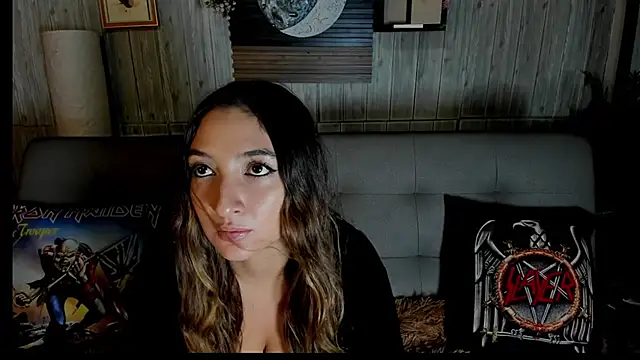 Snapshot of Alucarda666 chatting on July 4, 9:10 pm Alucarda666 online show from July 4, 9:10 pm