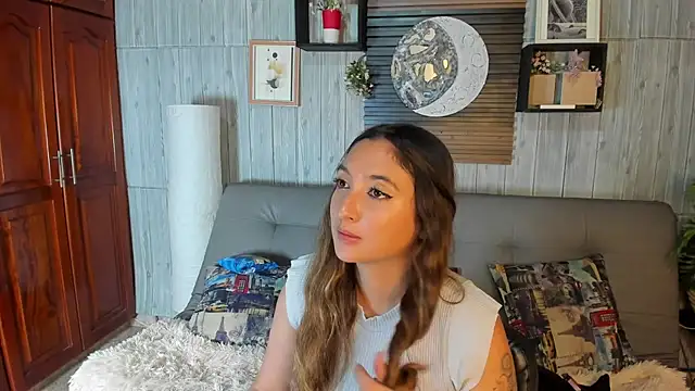 Snapshot of Alucarda666 chatting on July 24, 8:51 pm Alucarda666 online show from July 24, 8:51 pm