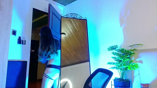 Snapshot of Gabbie_Danger chatting on April 16, 11:44 am Gabbie Danger online show from April 16, 11:44 am