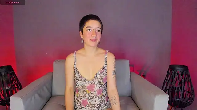 Snapshot of Atheena__ chatting on April 14, 1:17 pm Atheena online show from April 14, 1:17 pm