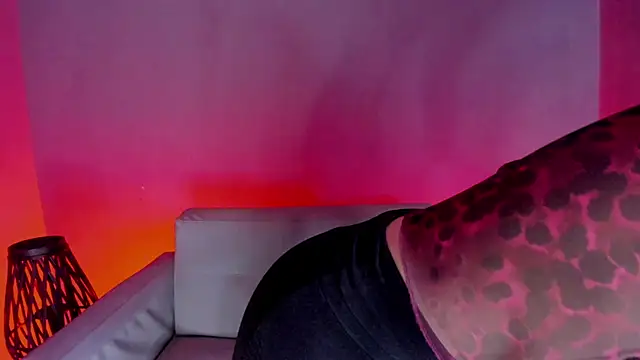 Snapshot of Atheena__ chatting on May 23, 12:31 pm Atheena online show from May 23, 12:31 pm