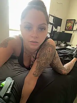 Tattedphoenix online show from May 1, 2:32 pm