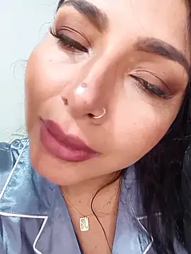 Snapshot of Antonella-corruso chatting on June 19, 4:06 am Antonella-corruso online show from June 19, 4:06 am