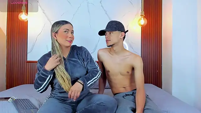 Eroticxcouple online show from April 28, 4:34 pm