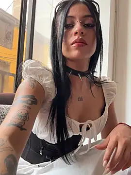 Snapshot of Kattze_ chatting on April 11, 9:52 pm Kattze online show from April 11, 9:52 pm