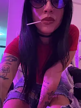 Snapshot of Kattze_ chatting on May 2, 1:21 am Kattze online show from May 2, 1:21 am