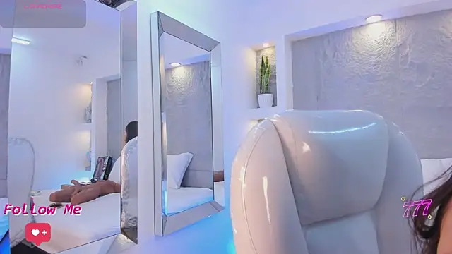 NicolSantos online show from July 9, 11:47 am