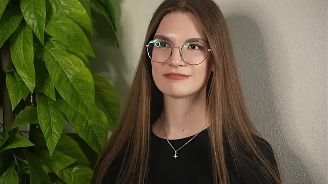 ToyaEssex online show from April 10, 10:42 am