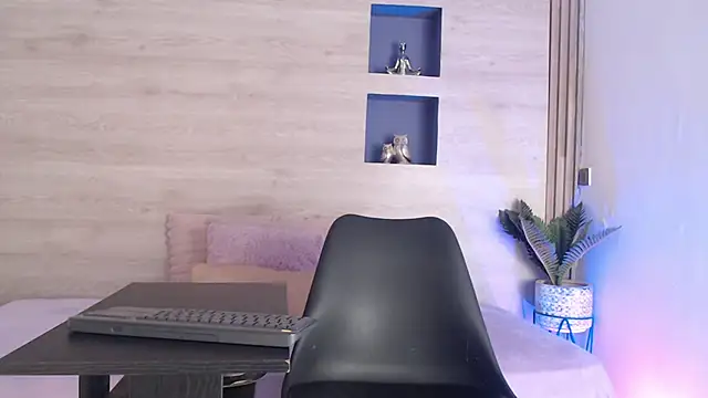 Logan Steel online show from June 22, 3:42 pm