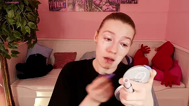 Vanessa   Lui online show from April 8, 2:50 pm