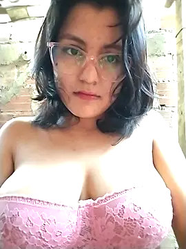 Snapshot of sienna_elara chatting on April 23, 10:58 am sienna elara online show from April 23, 10:58 am