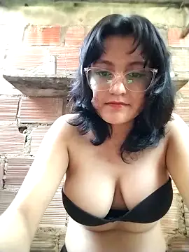 Snapshot of sienna_elara chatting on April 26, 11:08 am sienna elara online show from April 26, 11:08 am