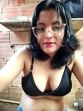 Snapshot of sienna_elara chatting on May 3, 10:54 am sienna elara online show from May 3, 10:54 am