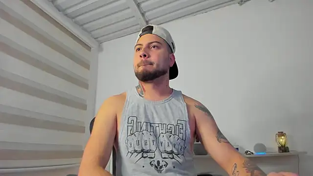 Snapshot of AaronHardi chatting on May 21, 4:08 am AaronHardi online show from May 21, 4:08 am